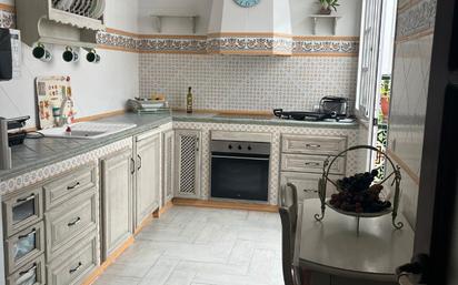 Cuina de Casa o xalet en venda en La Algaba amb Aire condicionat, Calefacció i Terrassa