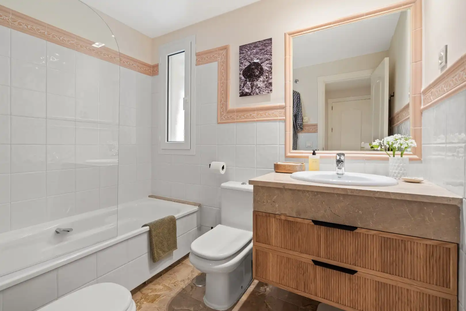 Baño de Planta baja en venta en Marbella con Aire acondicionado, Jardín privado y Terraza