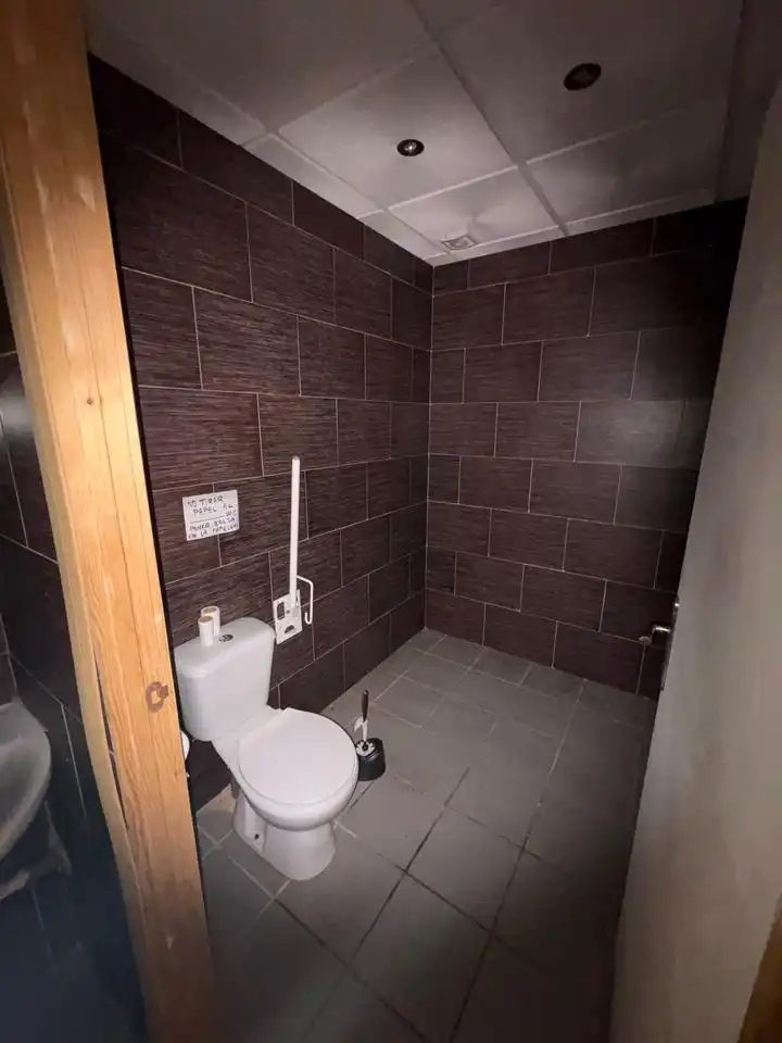 Bany de Local de lloguer en Pueblo