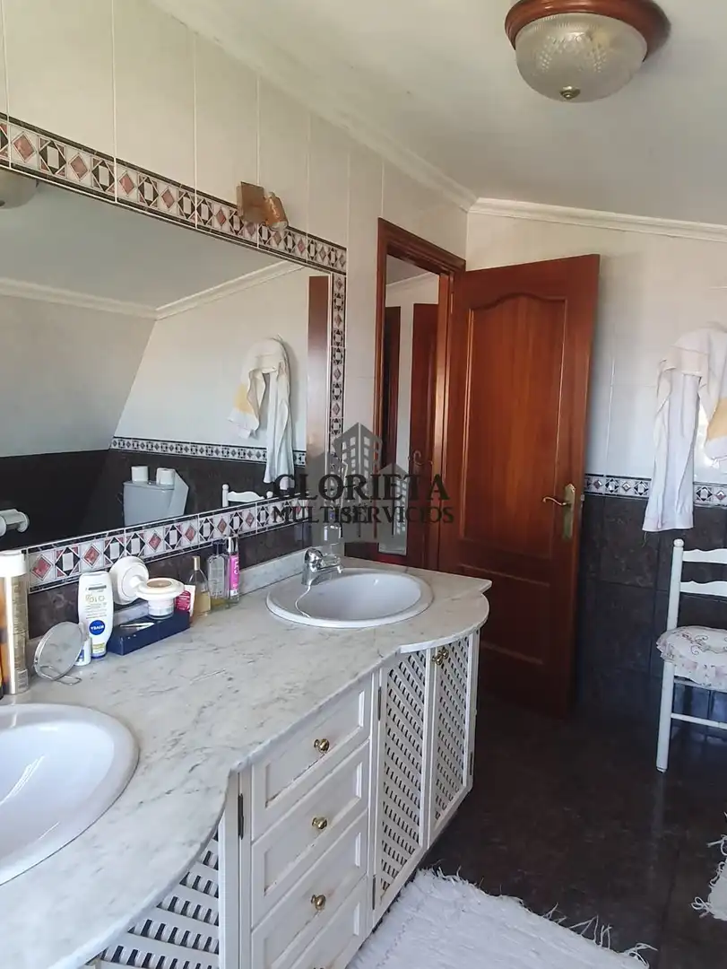 Bathroom of Houses for sale in Vigo   with Heating, Parquet flooring and Terrace