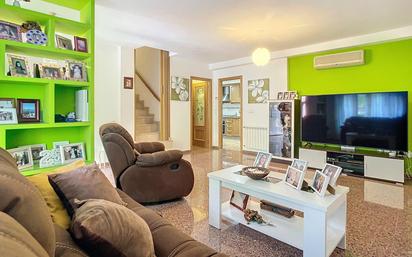 Sala d'estar de Casa adosada en venda en Castalla amb Terrassa