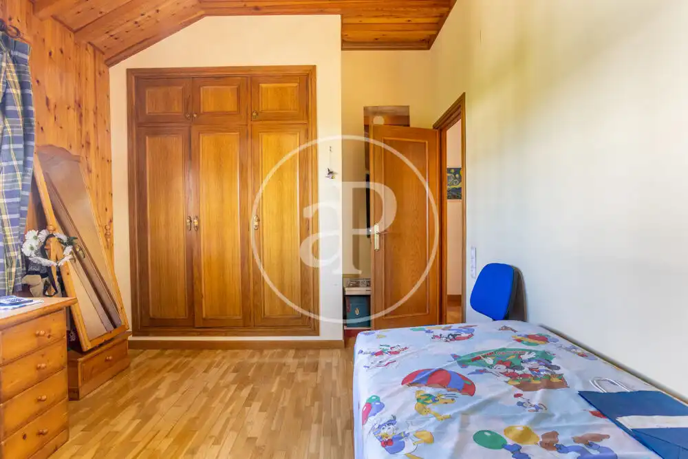 Habitación de Casa o chalet en venta en Paterna con Aire acondicionado, Calefacción y Jardín privado