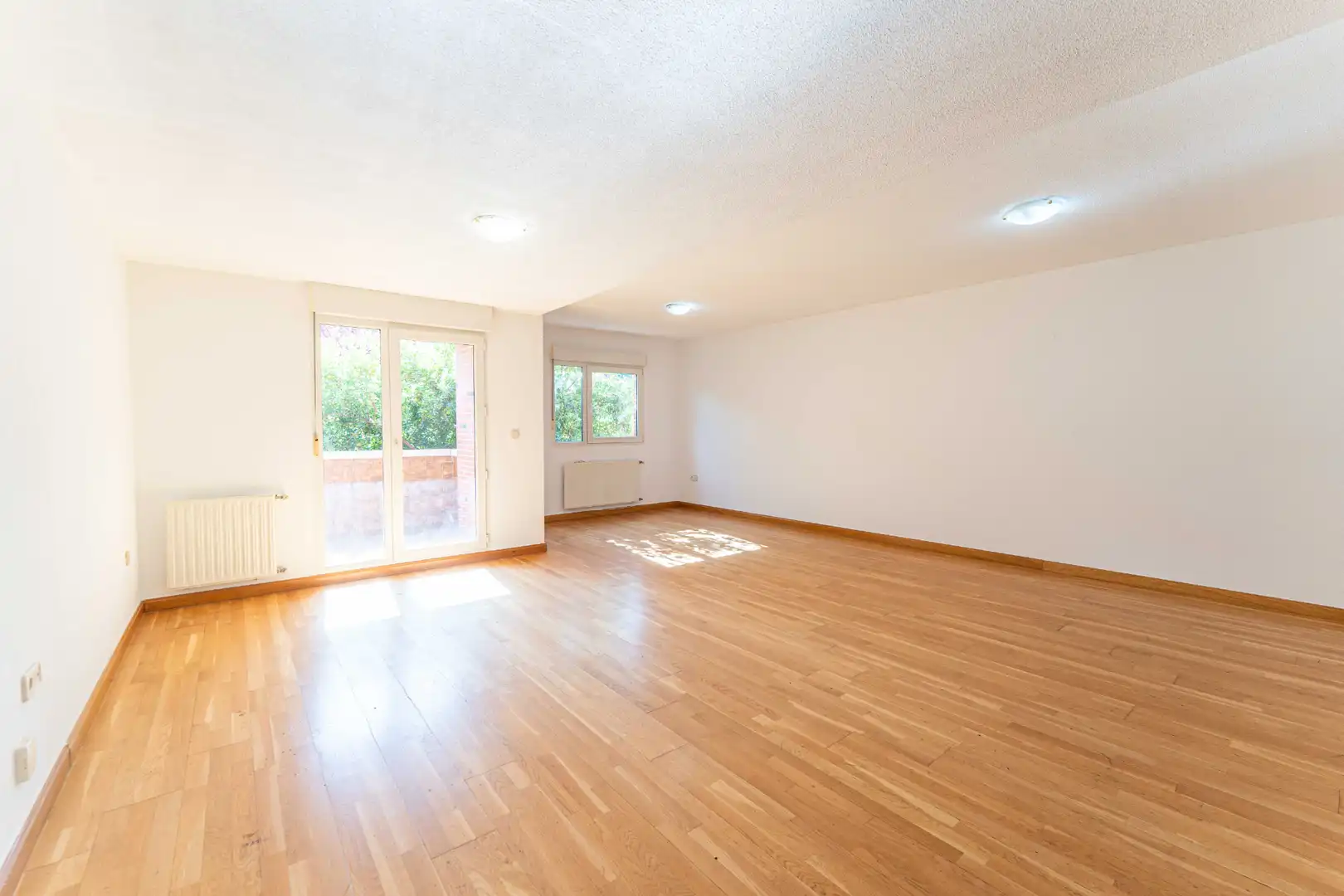 Sala de estar de Casa adosada en venta en Las Rozas de Madrid con Calefacción, Jardín privado y Parquet
