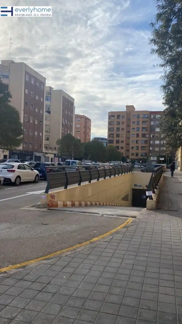 Vista exterior de Garaje de alquiler en Valencia
