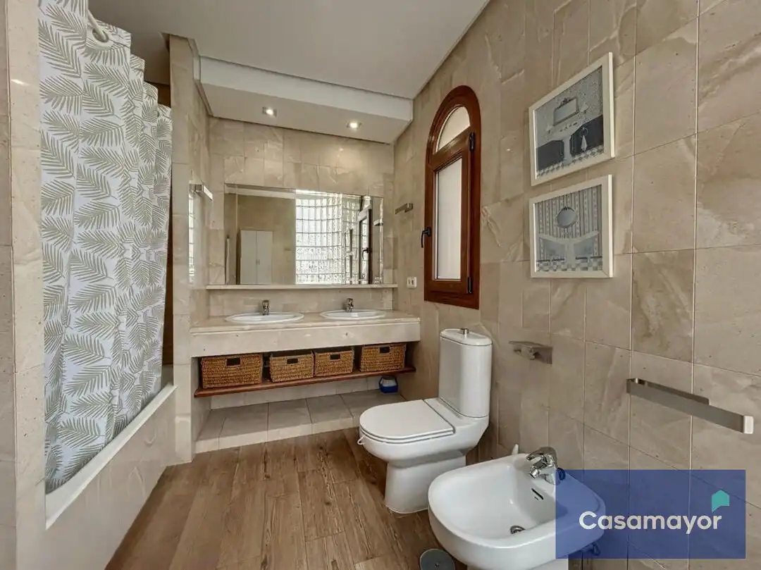 Bathroom of Houses for sale in Mutxamel  with Air Conditioner, Heating and Private garden