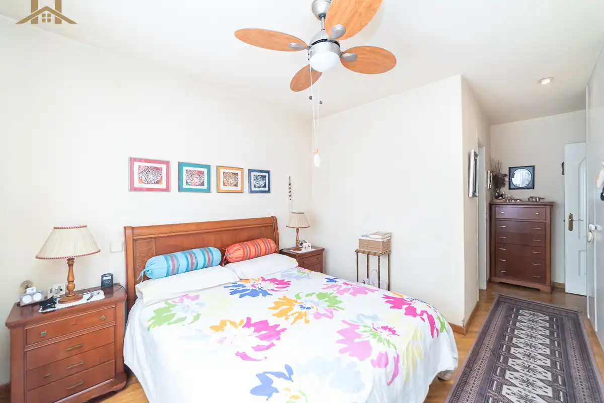 Habitación de Casa adosada en venta en Madrid con Aire acondicionado, Calefacción y Jardín privado