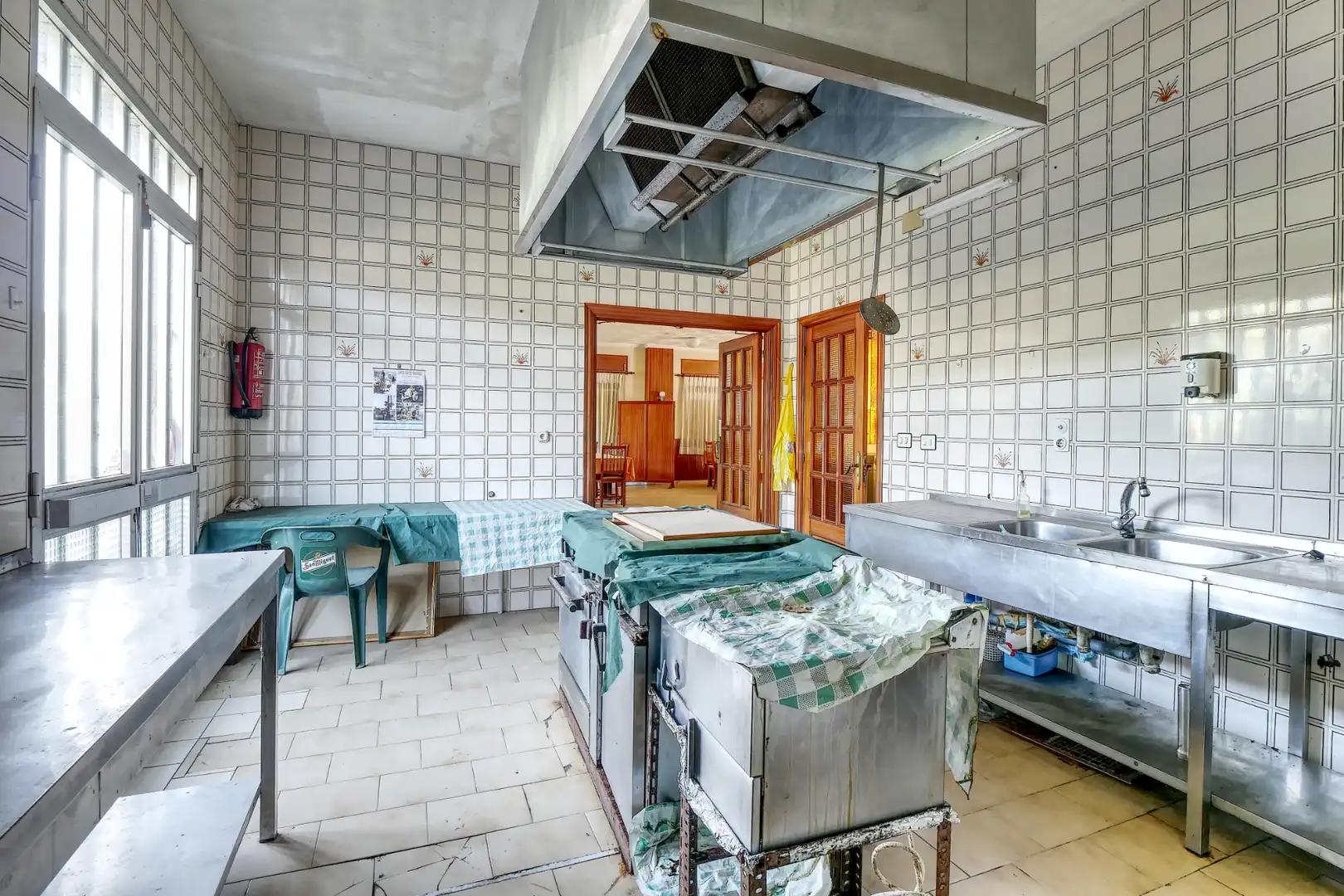Cuina de Edifici en venda en Quiroga amb Piscina comunitària