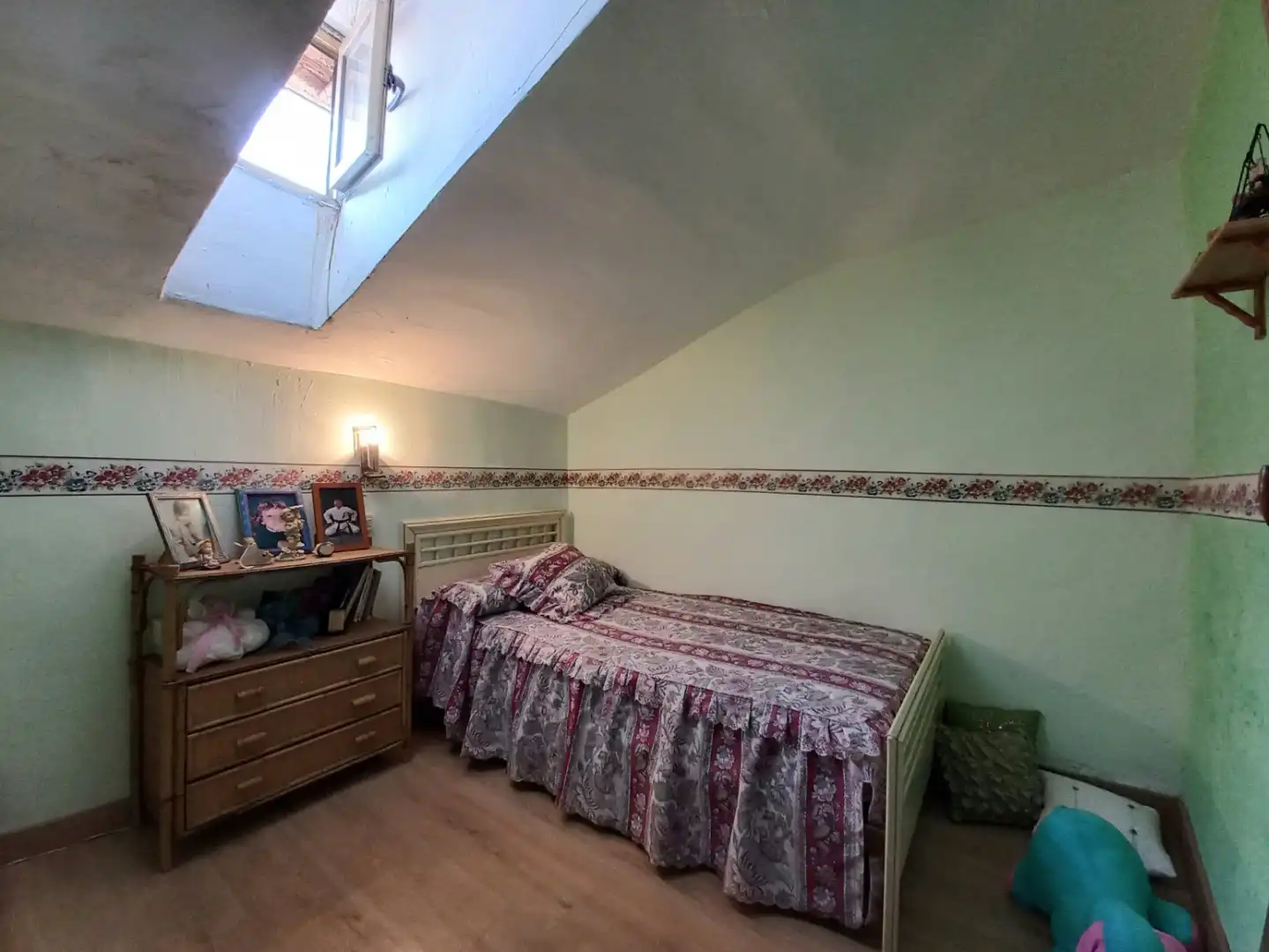 Schlafzimmer von Einfamilien-Reihenhaus zum Verkauf in Presencio mit Privatgarten