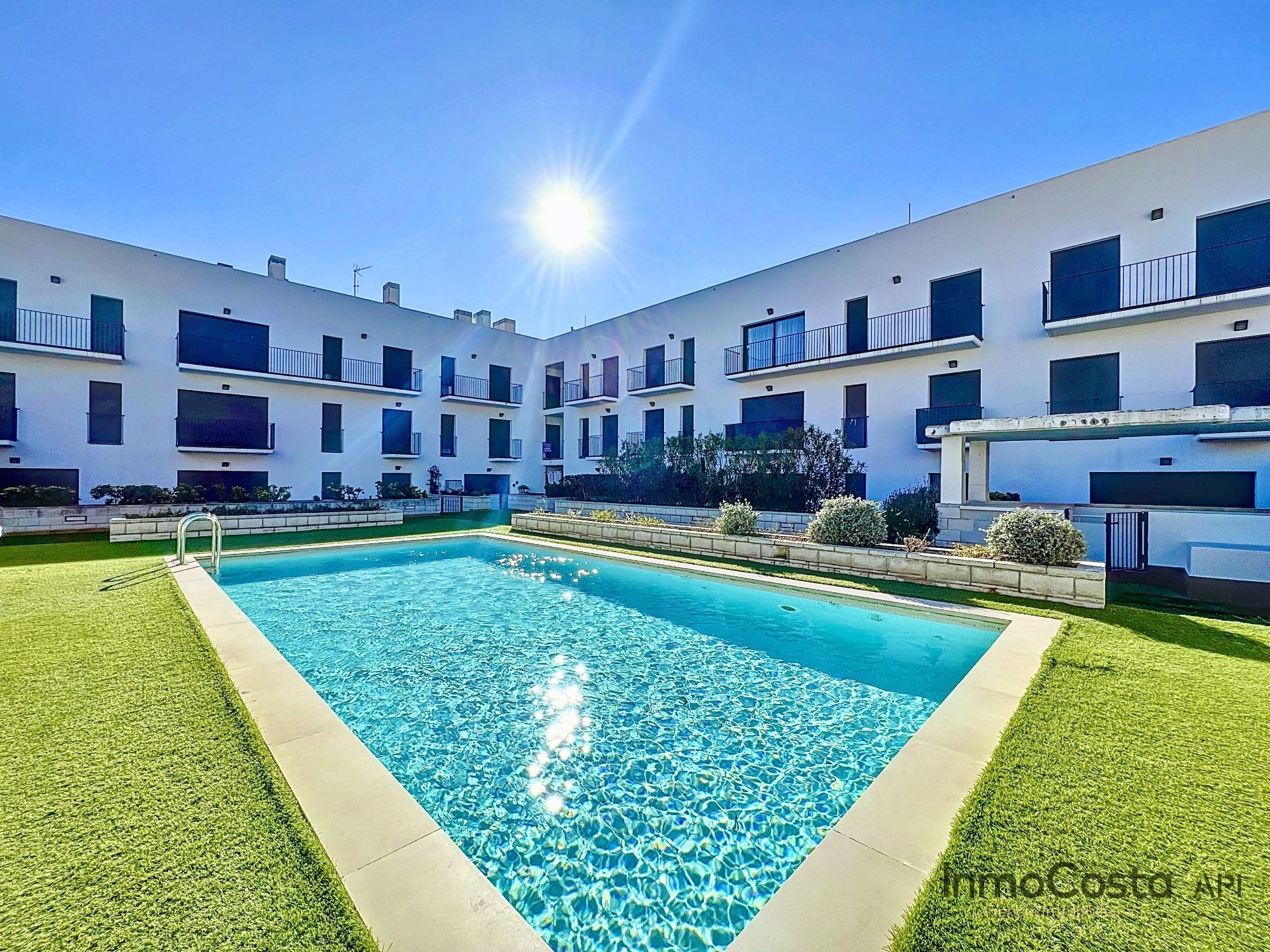 Piscina de Apartament en venda en L'Estartit amb Aire condicionat, Calefacció i Traster