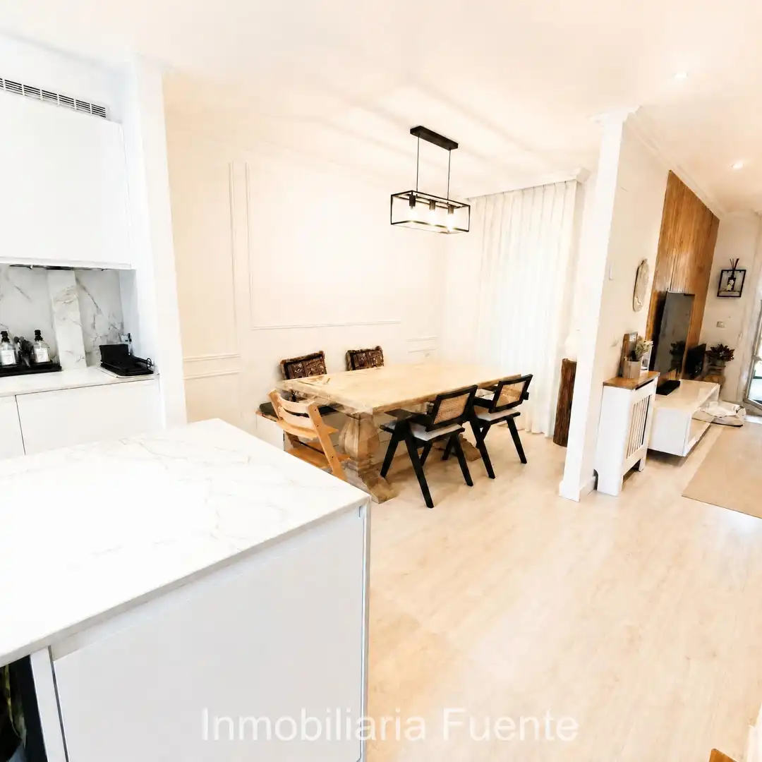 Esszimmer von Einfamilien-Reihenhaus zum Verkauf in Muskiz mit Heizung, Privatgarten und Terrasse