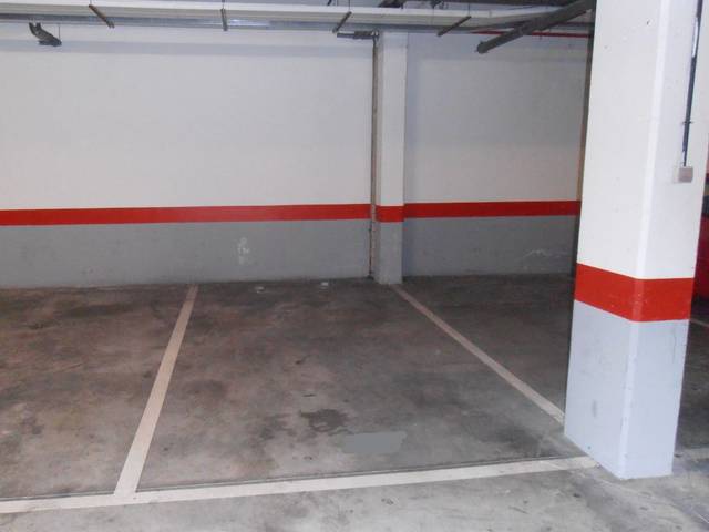 Garaje en Alquiler en Calle de Aguarón, 23 en Valdemarín