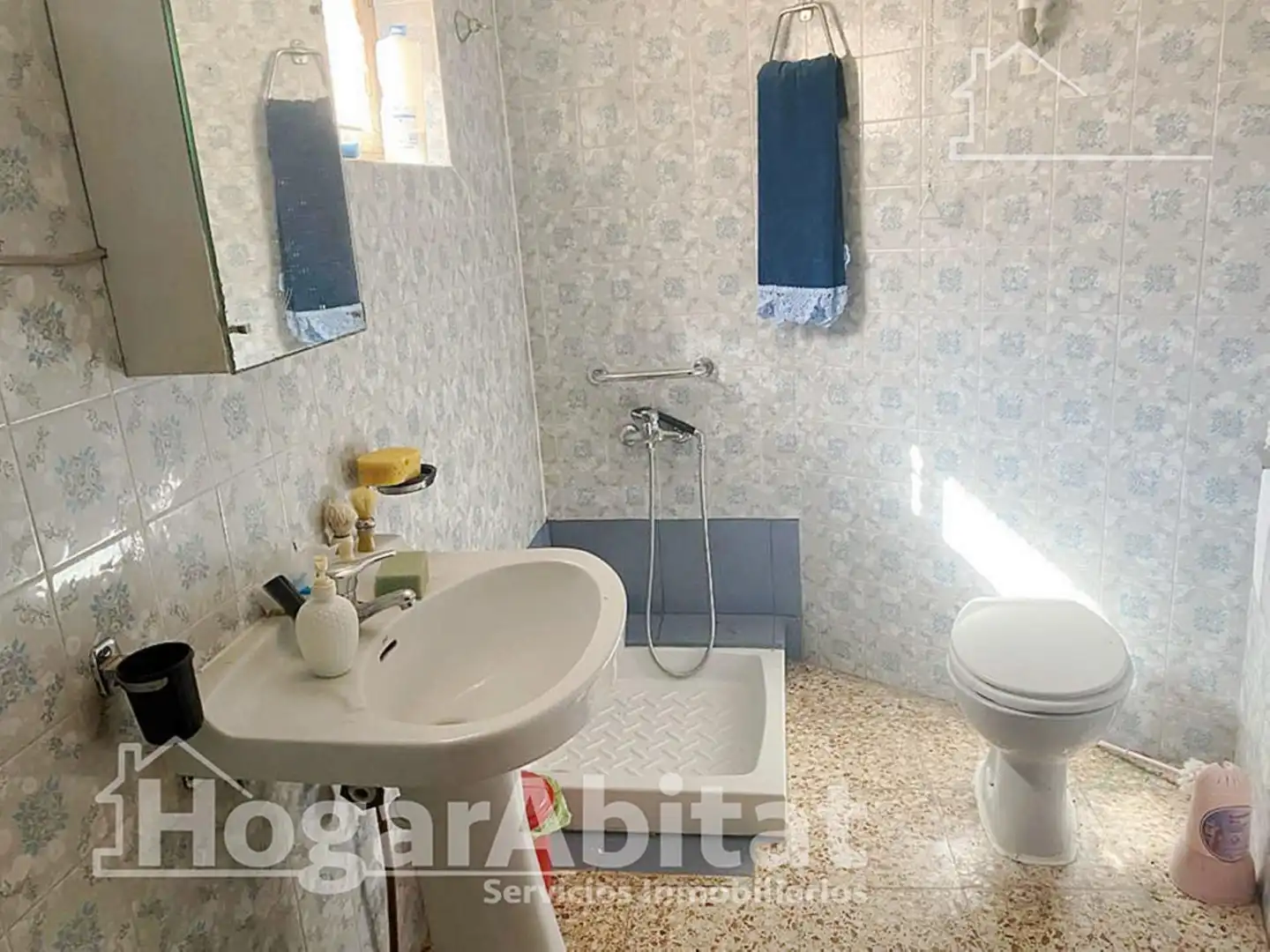 Bany de Casa o xalet en venda en Pavías amb Terrassa, Moblat i Balcó