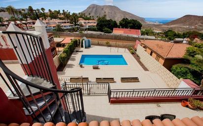 Vista exterior de Casa o xalet en venda en Arona amb Terrassa i Piscina