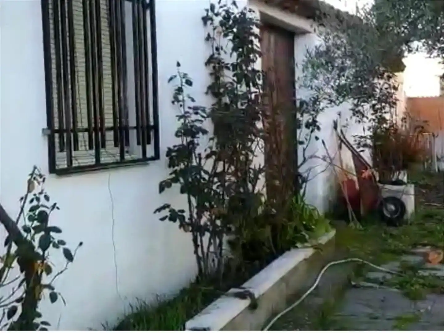 Vista exterior de Casa adosada en venda en Torrejoncillo amb Jardí privat