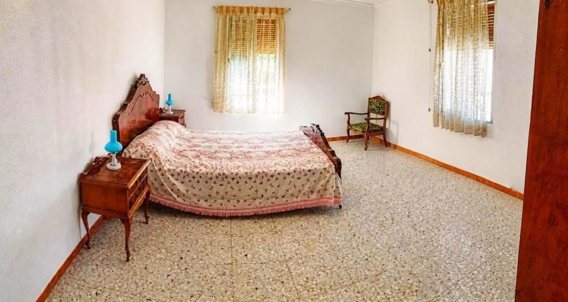 Schlafzimmer von Country house zum Verkauf in Montón mit Abstellraum