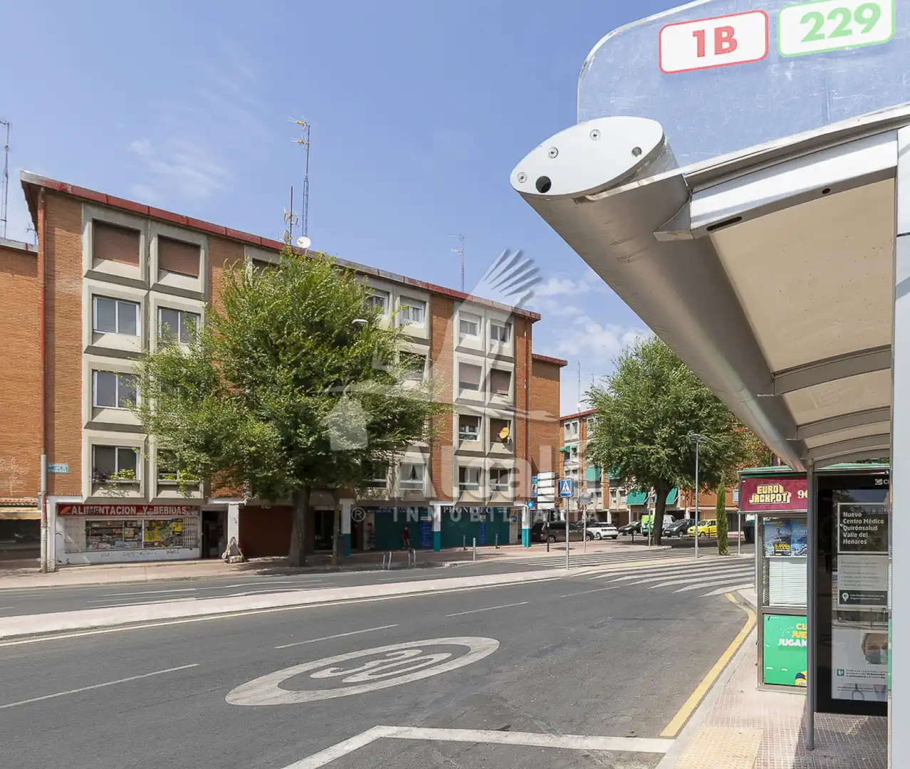 Vista exterior de Pis en venda en Alcalá de Henares amb Aire condicionat, Calefacció i Moblat