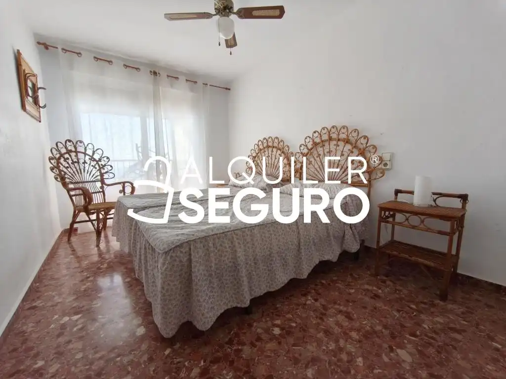 Habitación de Ático de alquiler en El Campello con Terraza y Amueblado