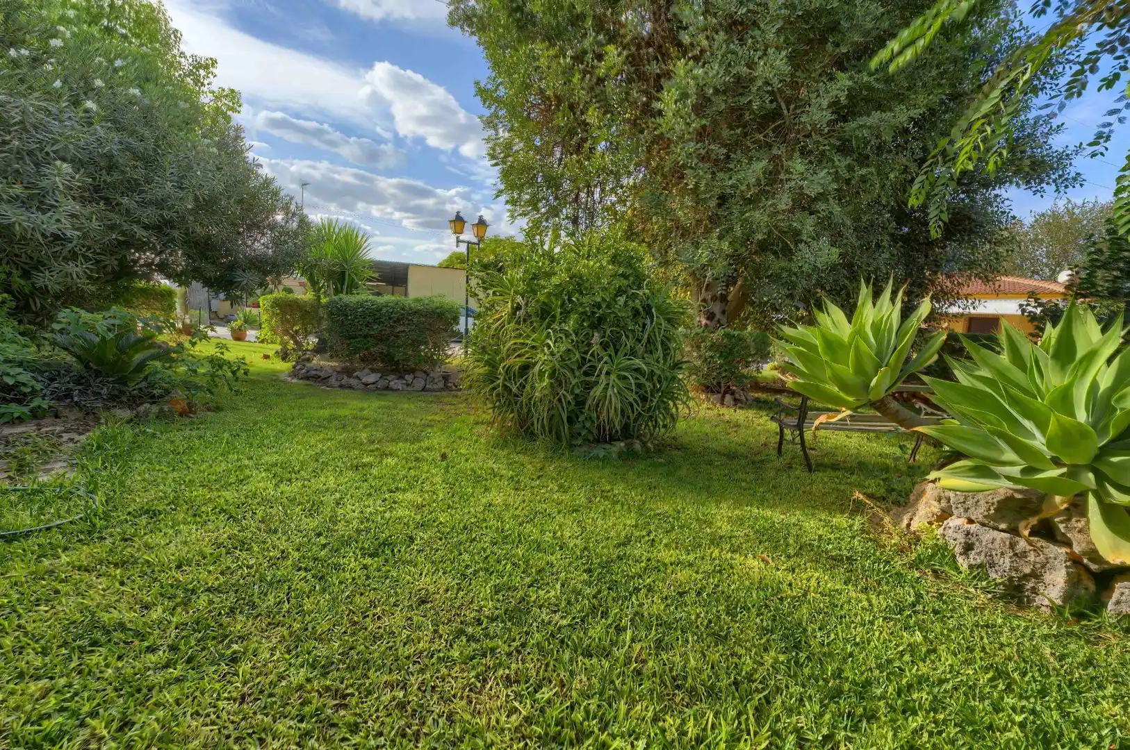Jardín de Casa o chalet en venta en Sanlúcar la Mayor con Aire acondicionado, Calefacción y Jardín privado