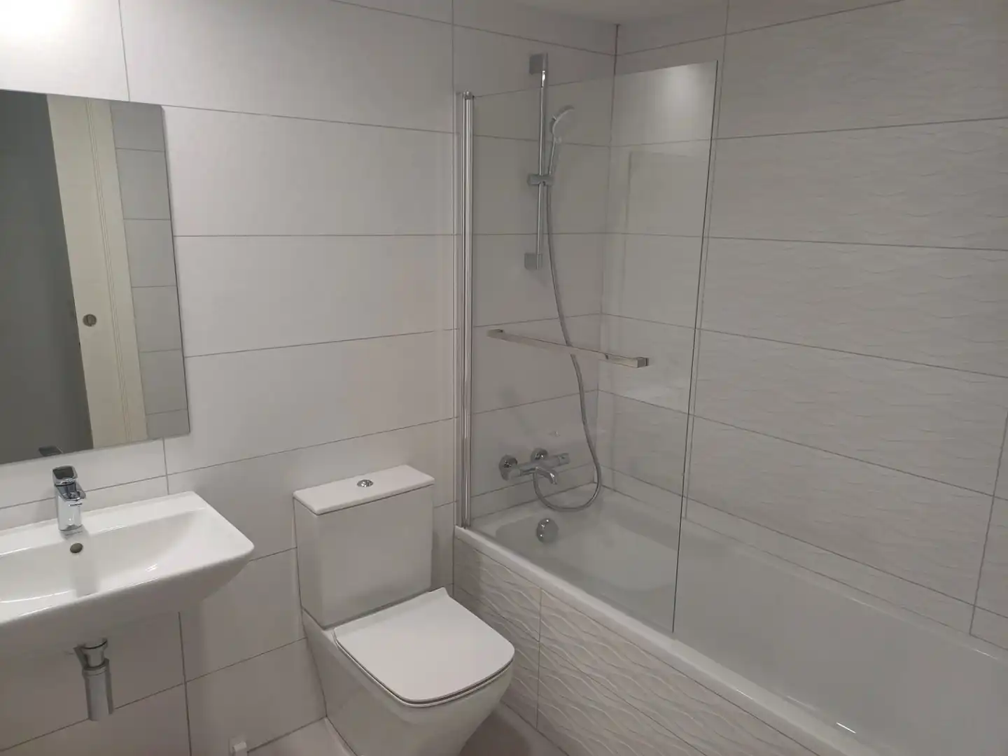 Bathroom of Flat for rent in Esplugues de Llobregat  with Air Conditioner, Heating and Parquet flooring