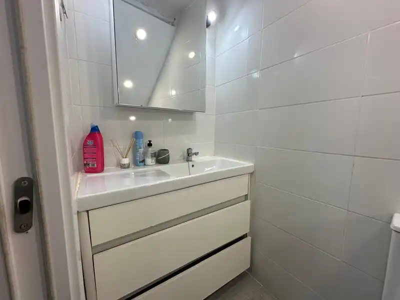 Bathroom of Ground floor for rent in Madrid  with Air Conditioner and Heating