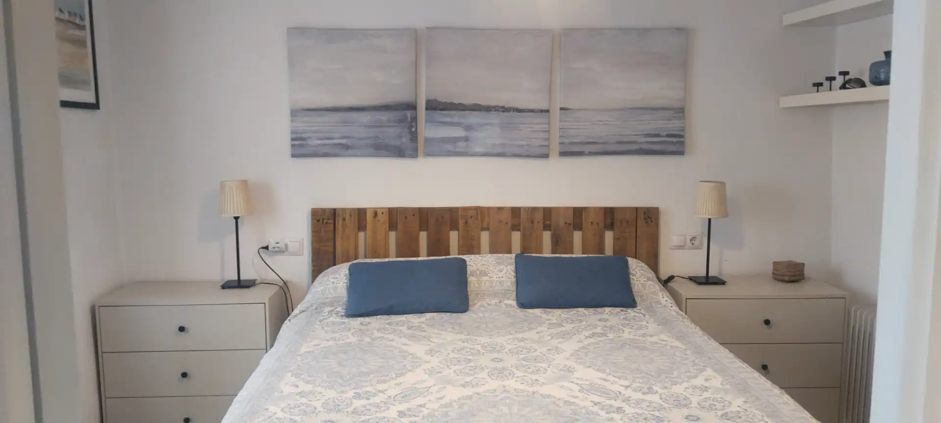 Schlafzimmer von Erdgeschoss zur Miete in Ribadesella mit Möbliert, Ofen und Waschmaschine