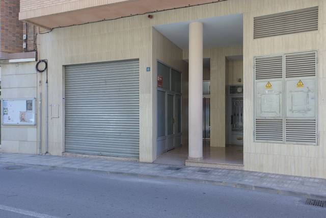 Local comercial en Alquiler en C/ ALCOI, en Campoamor