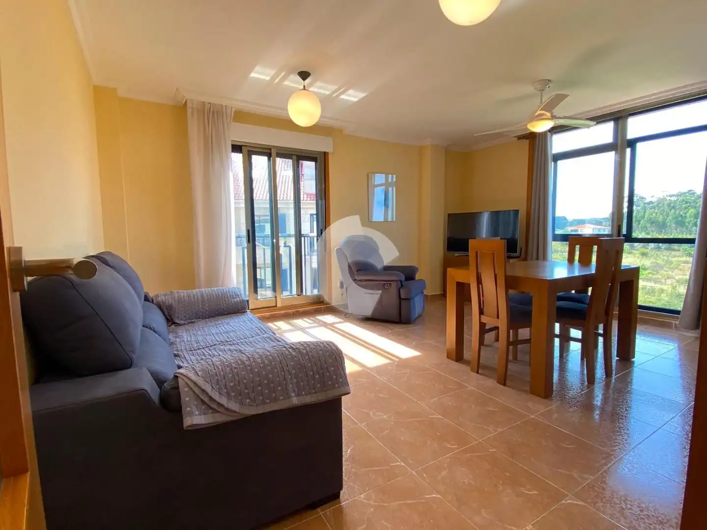 Sala d'estar de Apartament en venda en Sanxenxo amb Calefacció, Traster i Piscina