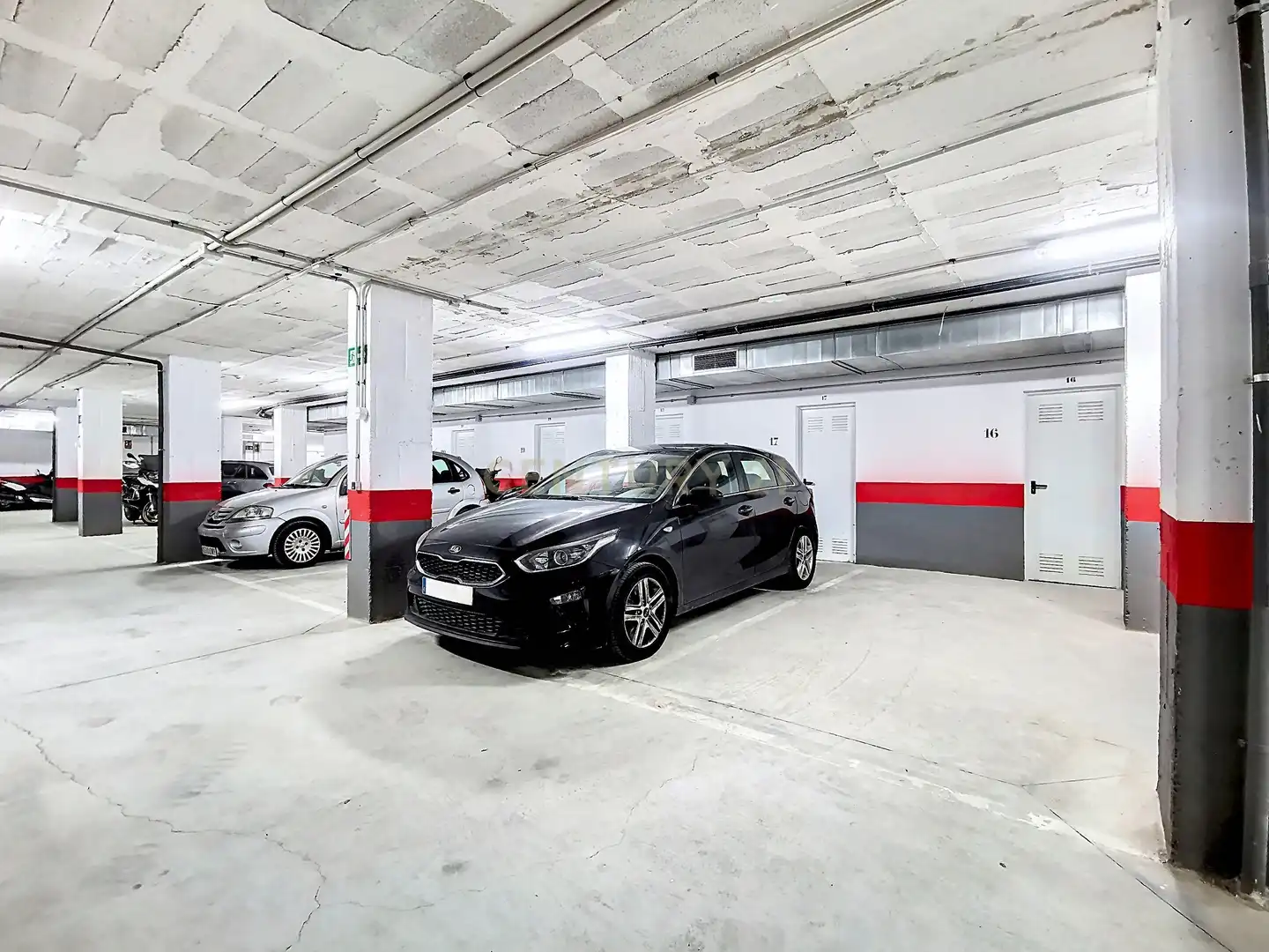 Aparcament de Apartament de lloguer en Mijas amb Aire condicionat, Jardí privat i Traster