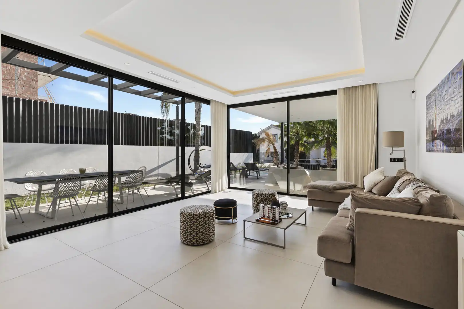 Sala de estar de Casa o chalet en venta en Marbella con Aire acondicionado, Jardín privado y Terraza