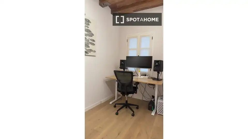 Flat for rent in Barcelona  with Air Conditioner, Heating and Furnished