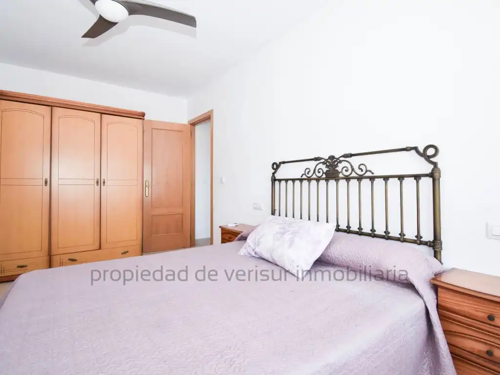 Dormitori de Apartament de lloguer en Águilas amb Terrassa, Piscina i Moblat