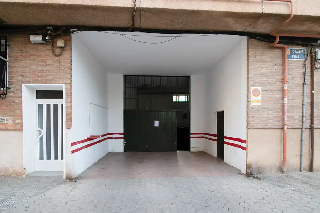 Aparcament amb ascensor en venda a C/ Pina, imagen 3