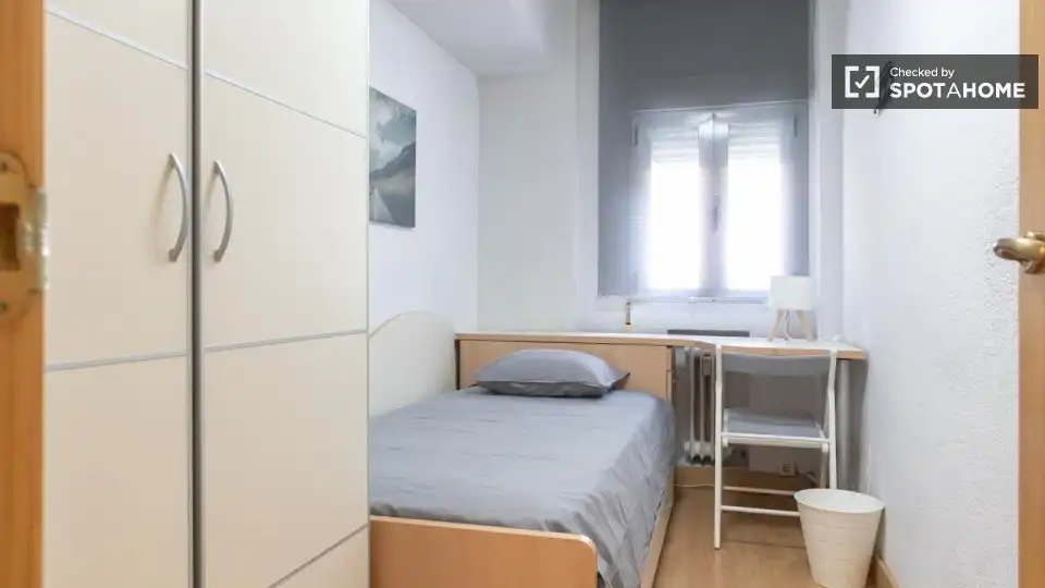 Dormitori de Pis per a compartir en Madrid amb Aire condicionat, Calefacció i Terrassa