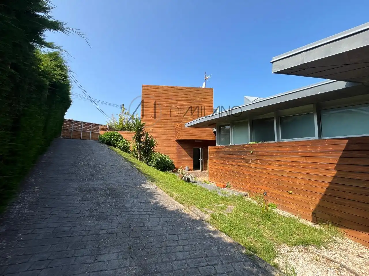 Vista exterior de Casa o xalet en venda en Nigrán amb Calefacció, Jardí privat i Terrassa