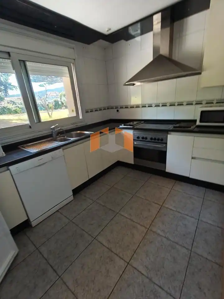 Cocina de Casa o chalet en venta en Vigo  con Calefacción, Jardín privado y Parquet