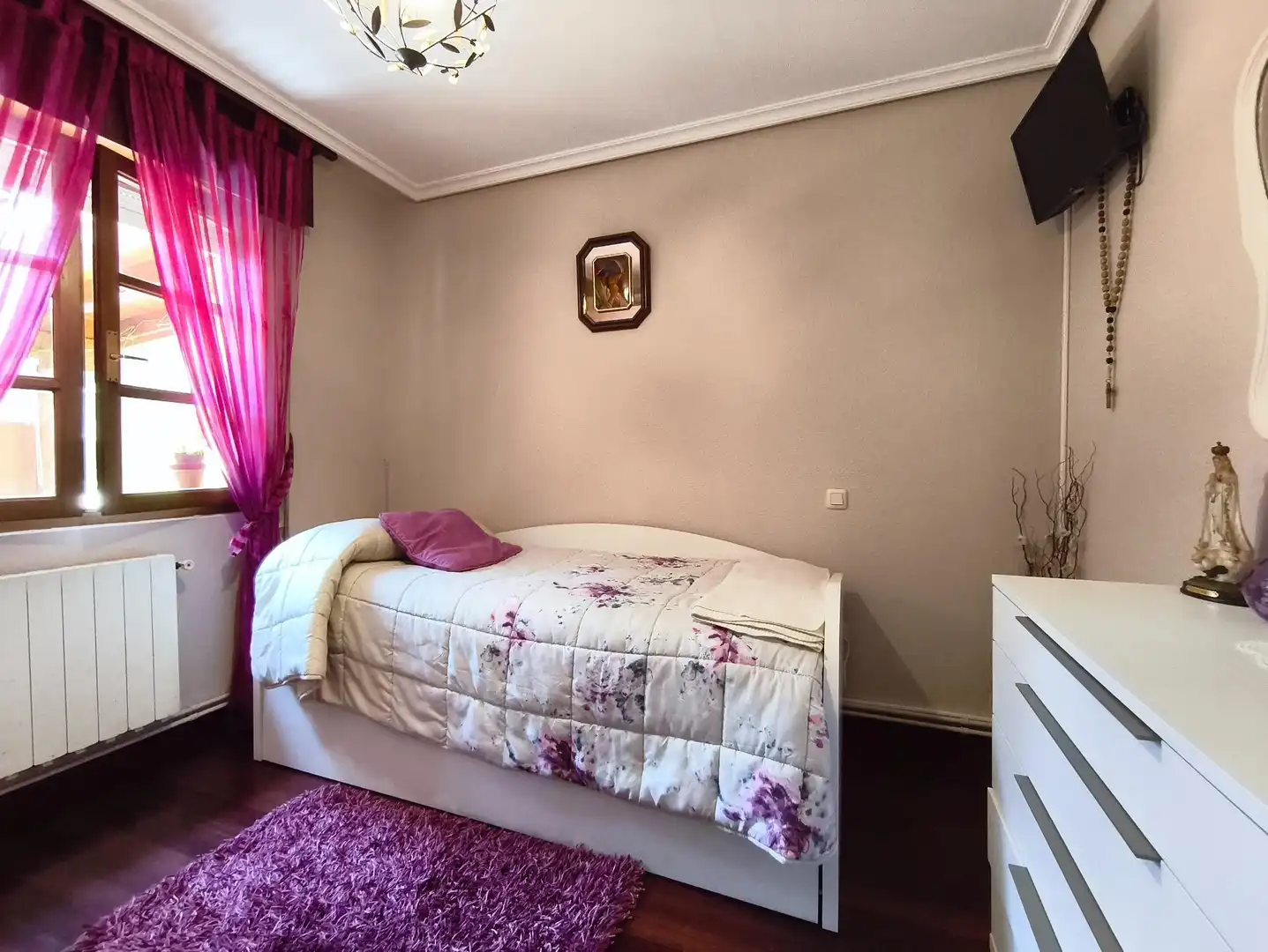 Habitación de Casa adosada en venta en Castañeda con Calefacción, Jardín privado y Terraza