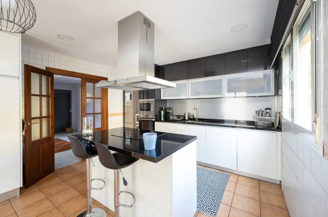 Cocina de Casa o chalet en venta en La Zubia con Aire acondicionado, Calefacción y Jardín privado