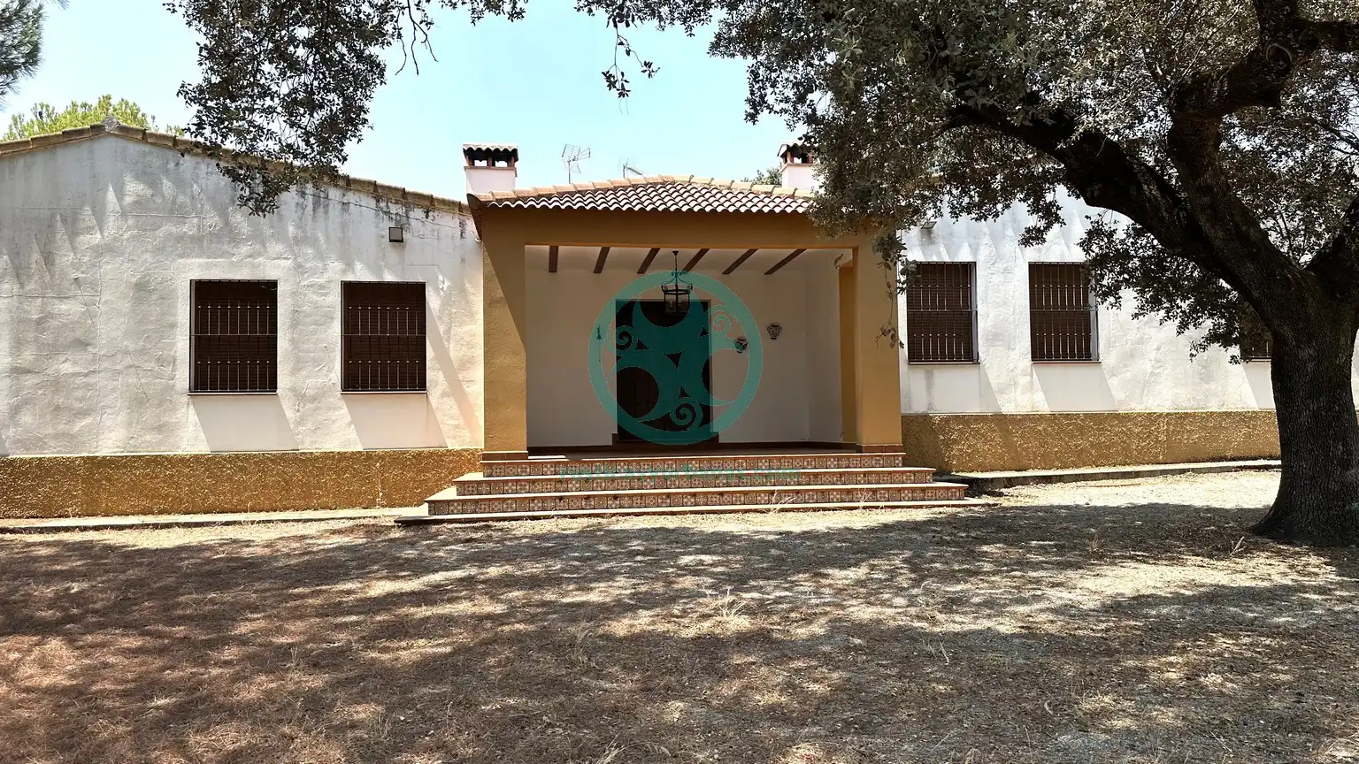 Außenansicht von Country house zur Miete in Cáceres mit Schwimmbad, Möbliert und Ofen