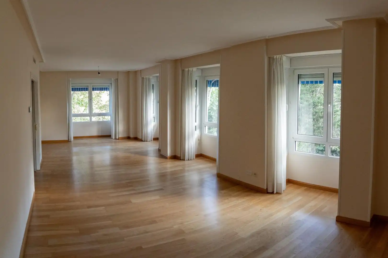 Sala de estar de Piso en venta en  Madrid Capital con Aire acondicionado, Calefacción y Parquet