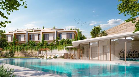 AMPLIO ADOSADO DE 3 DORMITORIOS Y MÁS DE 40M2 ENTRE TERRAZA, JARDIN Y PISCINA PROPIA Y VISTAS AL MAR