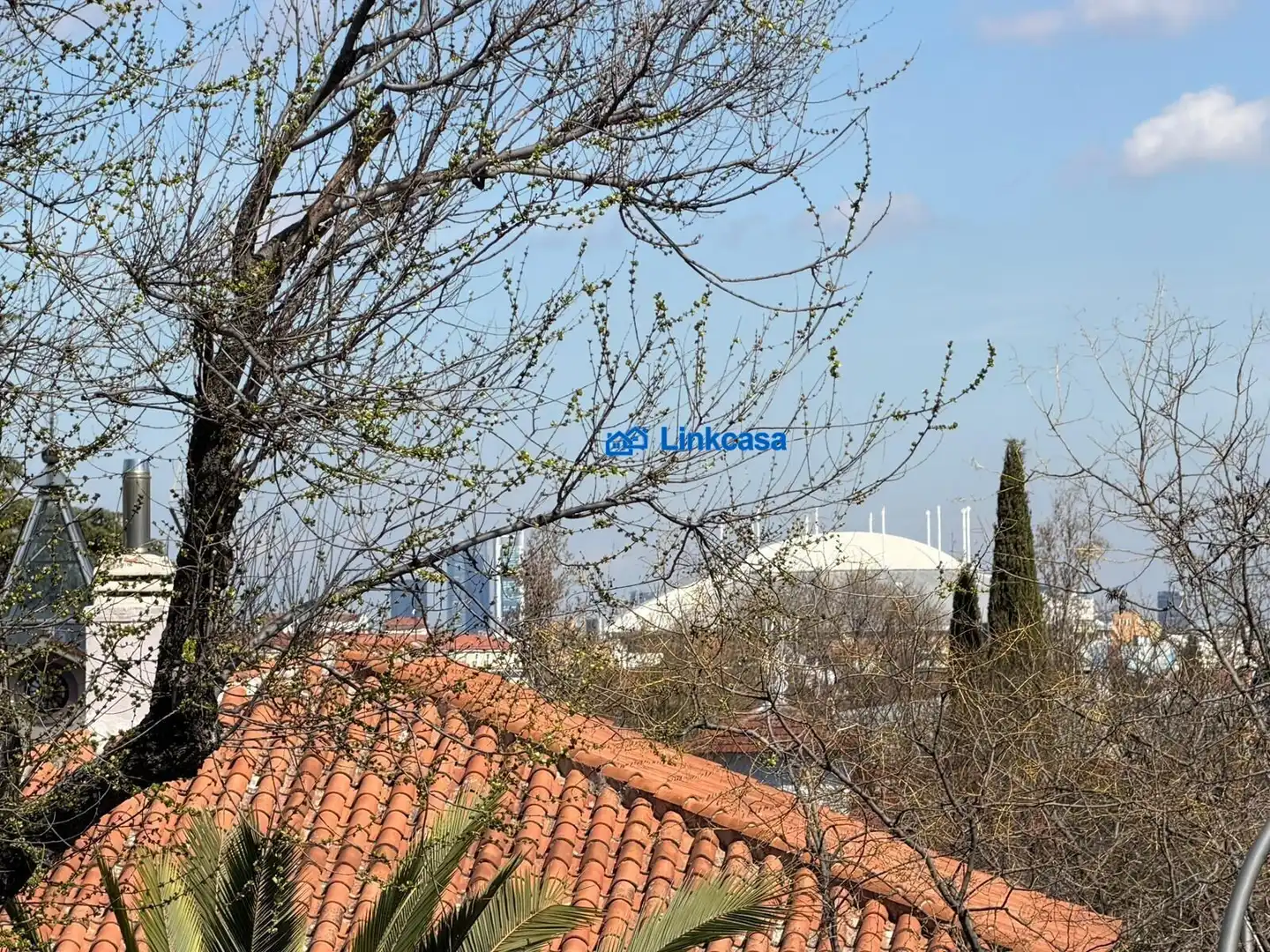 Exterior view of Buildings for sale in Madrid