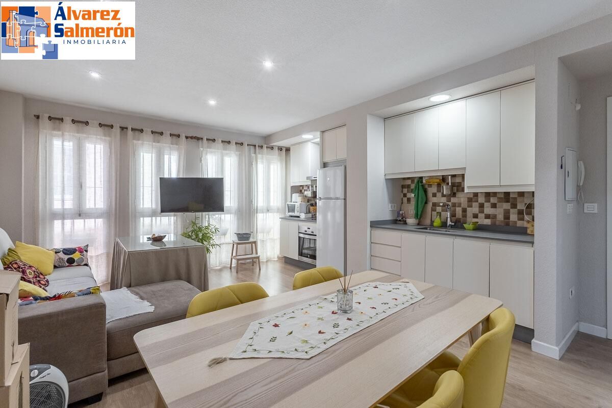 Kitchen of Flat for sale in  Granada Capital