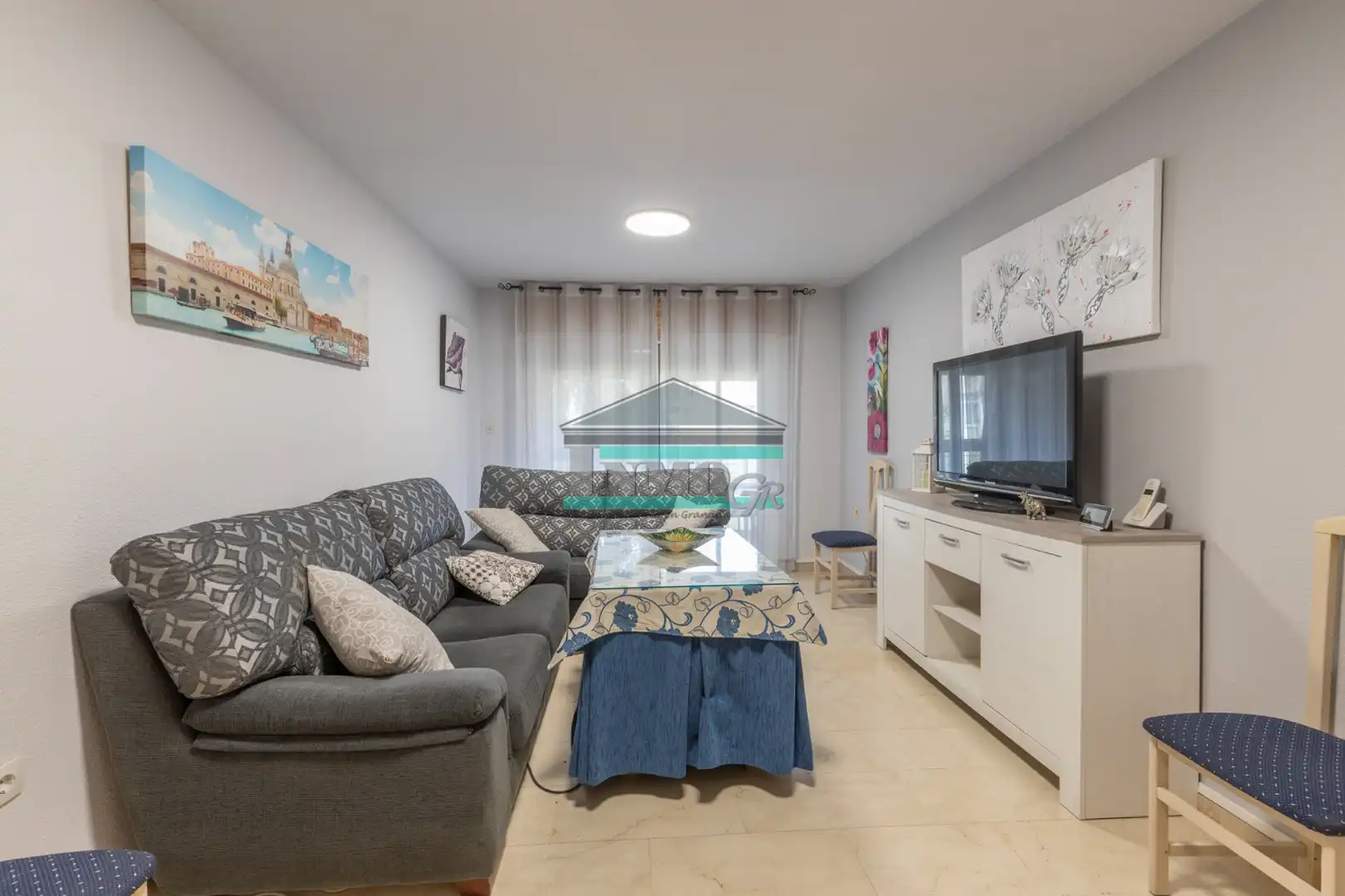 Sala d'estar de Pis en venda en Granada amb Moblat i Balcó
