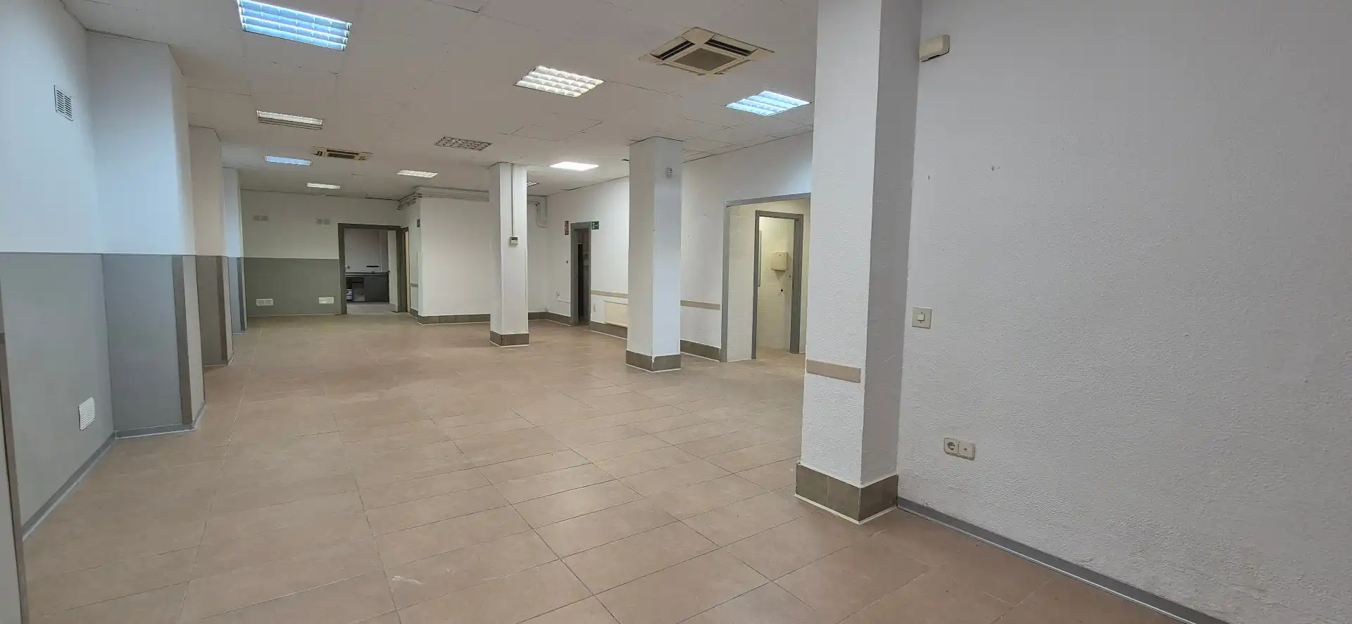 Commercial properties for rent in Valencia  with Air Conditioner