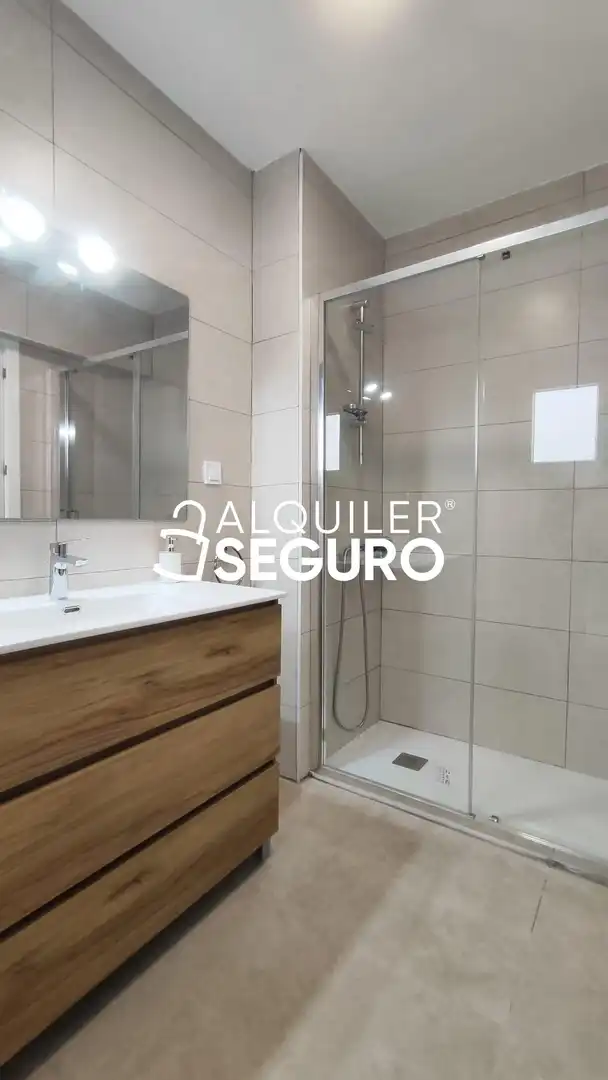 Wohnung zur Miete in Río Escalona , Penya - Roja - Avda. Francia