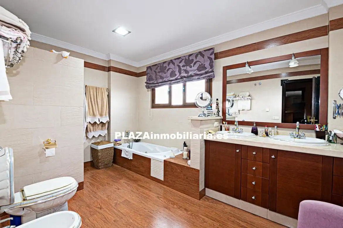 Baño de Casa o chalet en venta en Lucena con Aire acondicionado, Trastero y Piscina