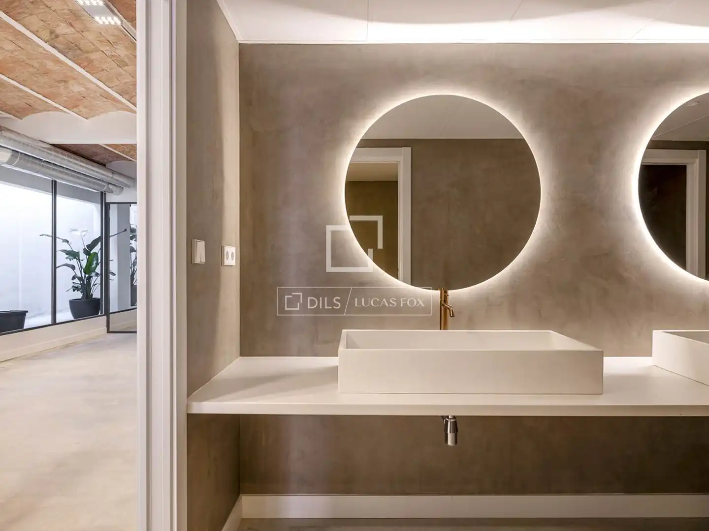 Badezimmer von Loft zum Verkauf in Barcelona mit Klimaanlage und Heizung