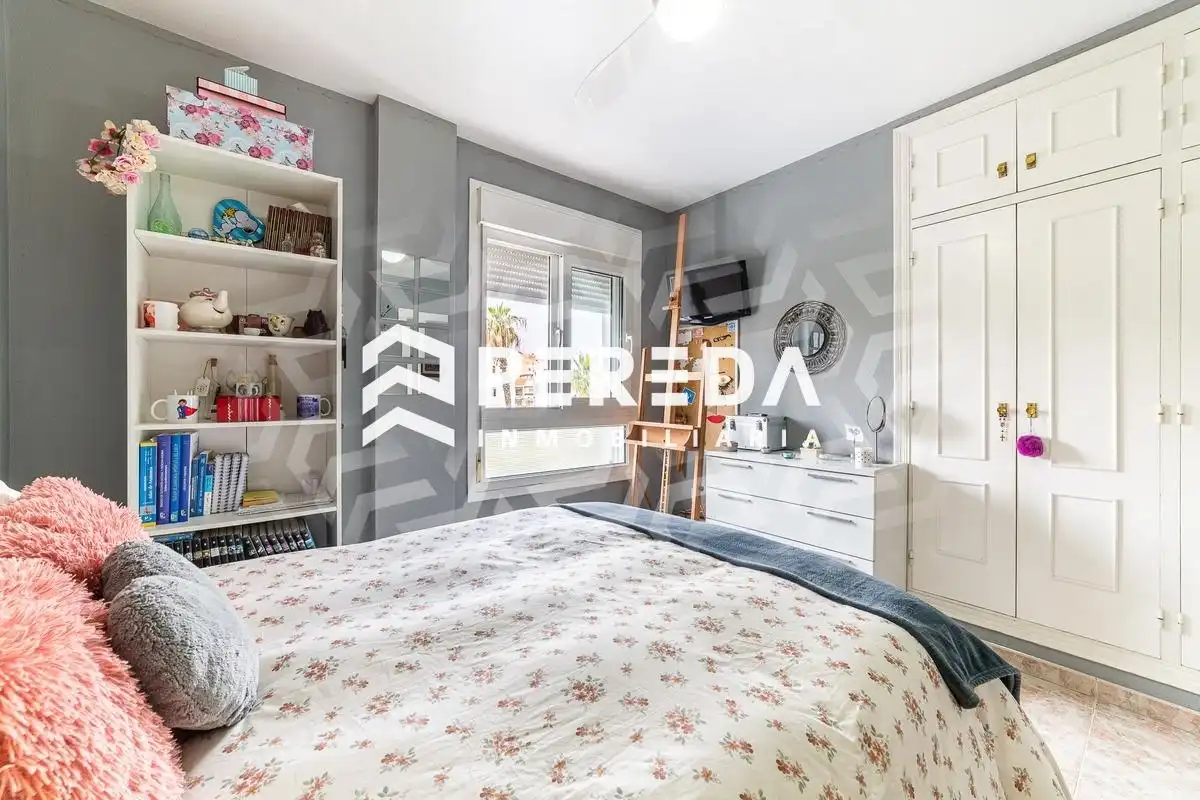 Habitación de Piso en venta en Roquetas de Mar con Jardín privado, Terraza y Balcón