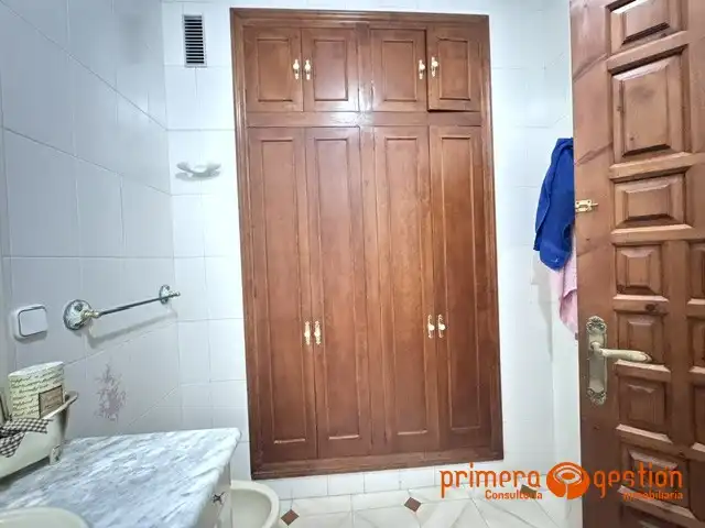 Bany de Casa o xalet en venda en Carmona amb Aire condicionat i Calefacció