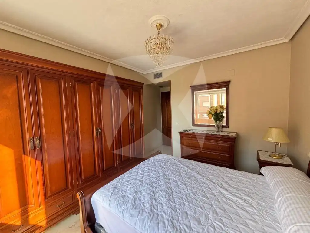 Schlafzimmer von Wohnung zur Miete in Badajoz mit Klimaanlage, Terrasse und Möbliert